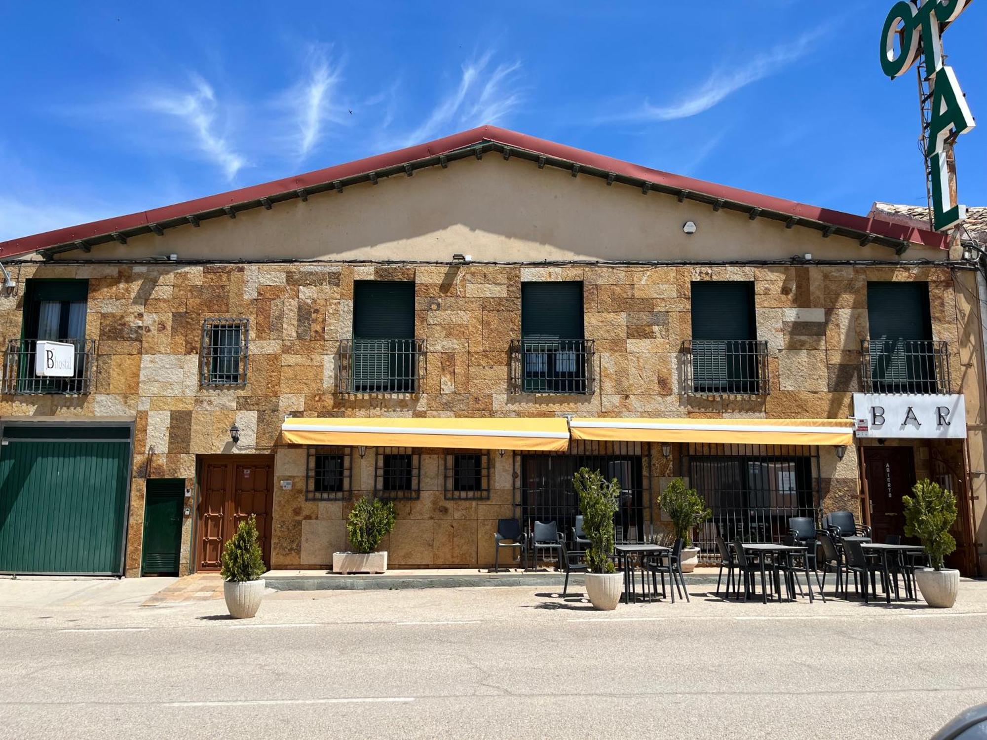 Hostal Restaurante Bustos Villarrubio Εξωτερικό φωτογραφία